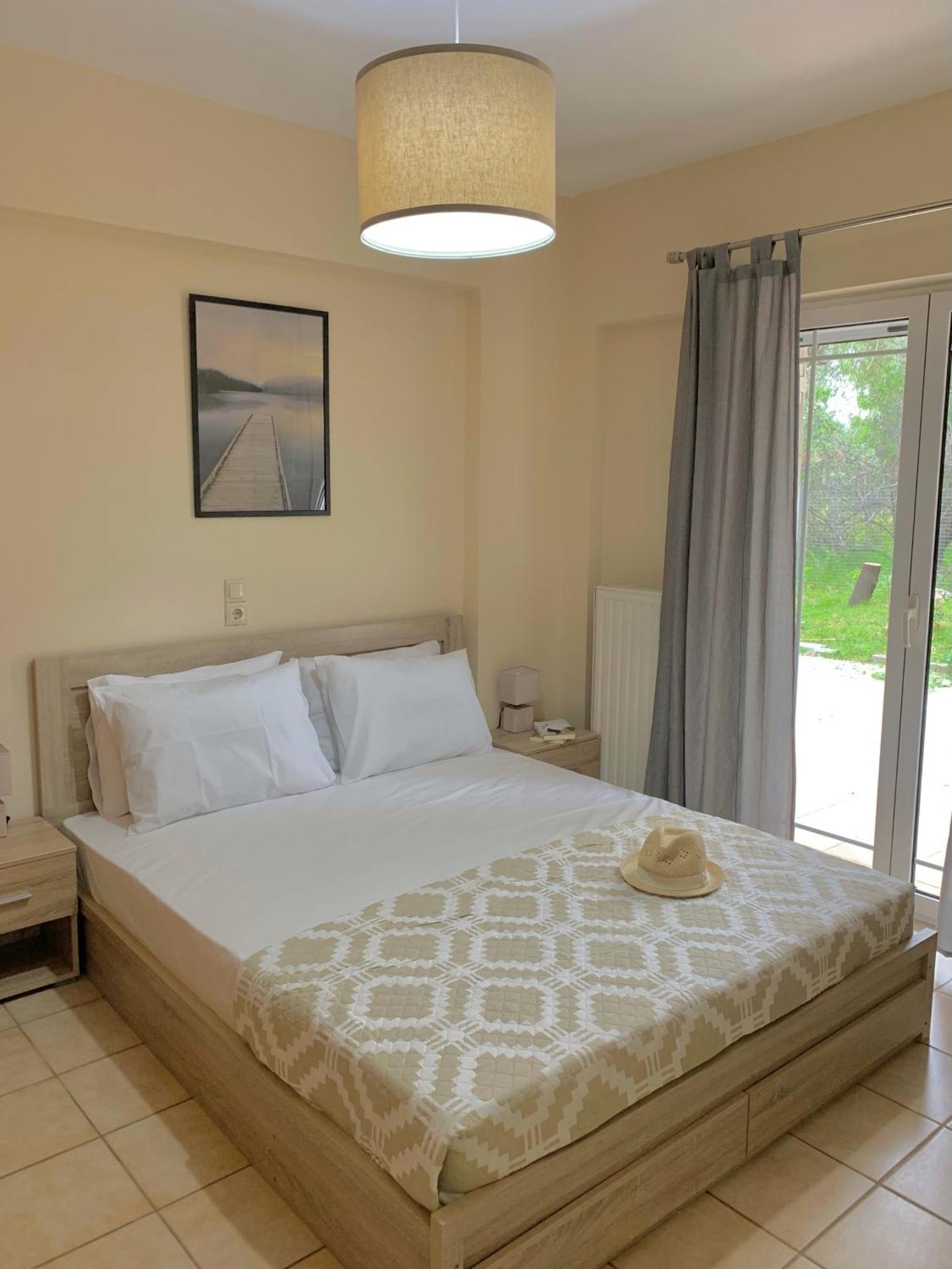 Olive Tree Apartments Lefkada City Room photo